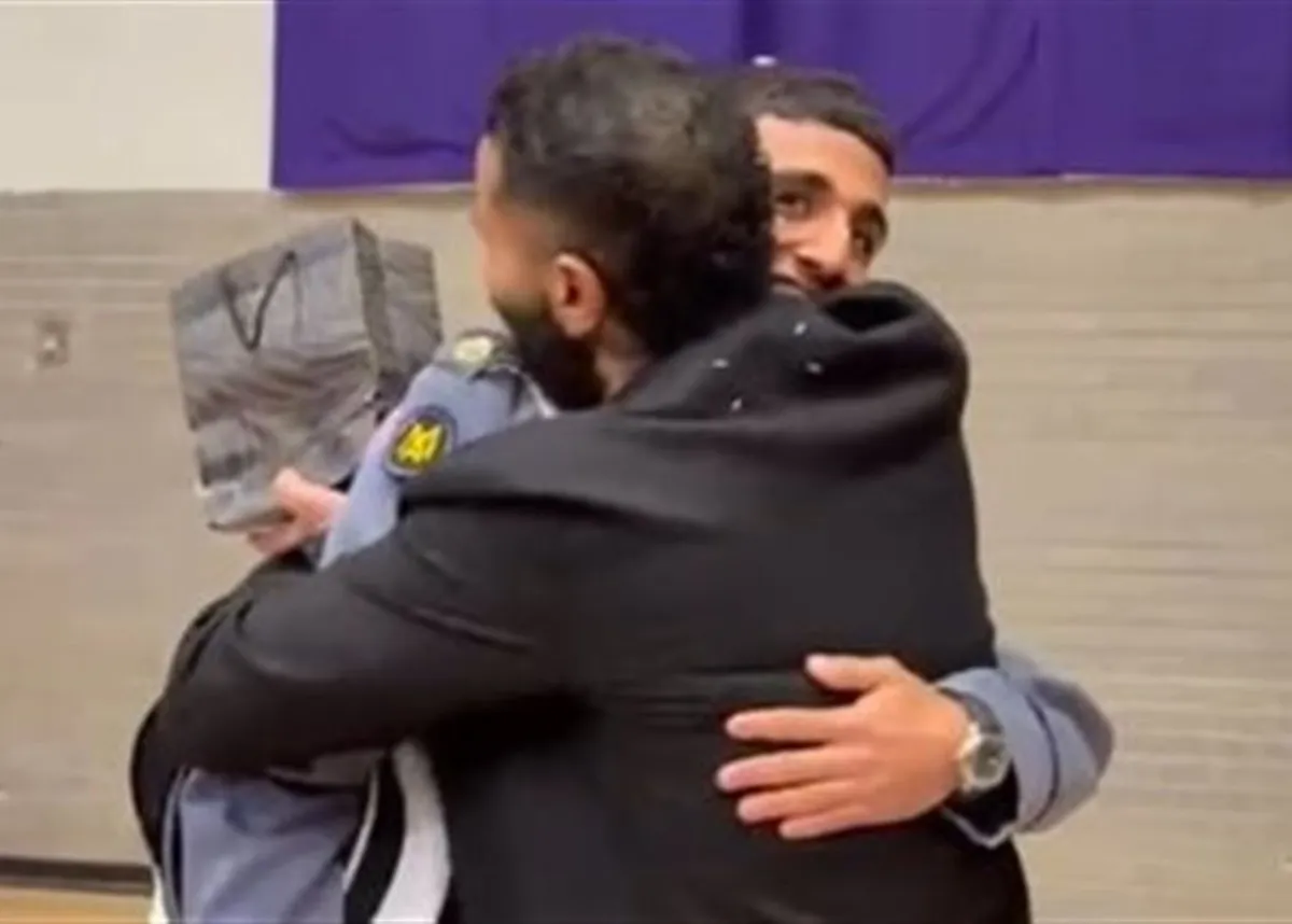 أحمد سعد يفاجئ نجله بسيارة في حفل تخرجه.. ويعلق "فخور بيك" - شاهد