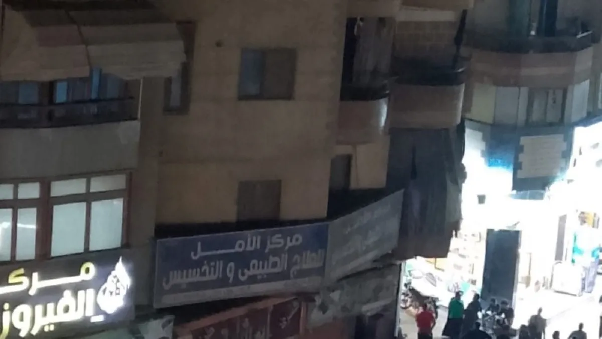 خوفاً من الانهيار.. إخلاء عقارين سكنيين مائلين في مصر