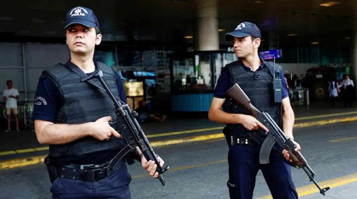 تركيا.. مراهق مسلح يفتح النار داخل حديقة عامة ويصيب 10 أشخاص