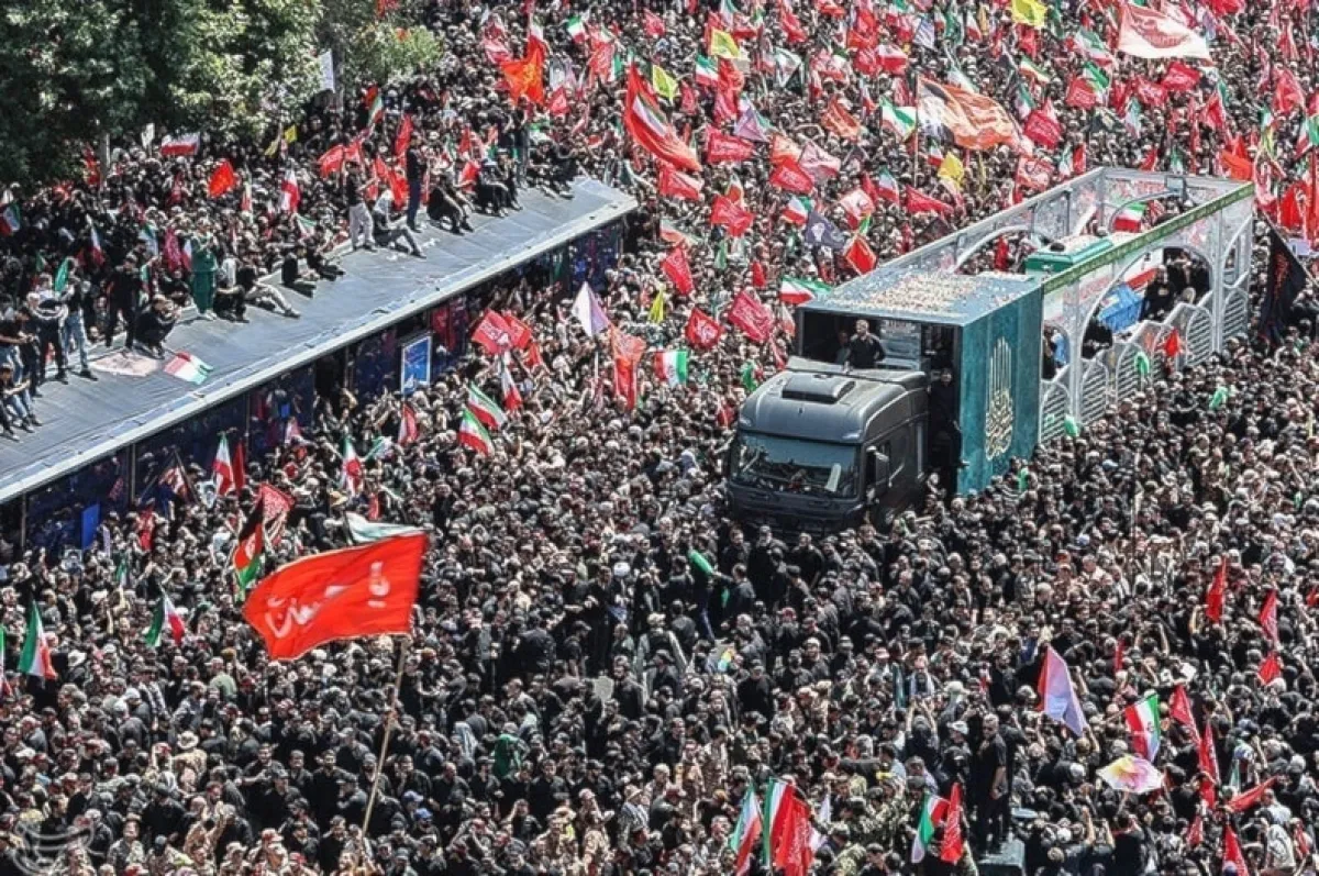 تشييع خامنئي في موكب يجوب شوارع طهران