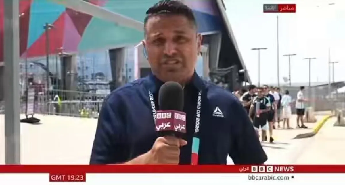 بكاء مراسل «بي بي سي» على الهواء بعد خروج مصر من كأس العالم 2026
