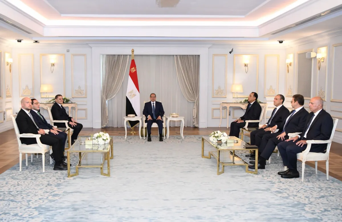 السيسي يلتقي الدبيبة في العلمين.. اتفاق على تعزيز التنسيق ودعم استقرار ليبيا