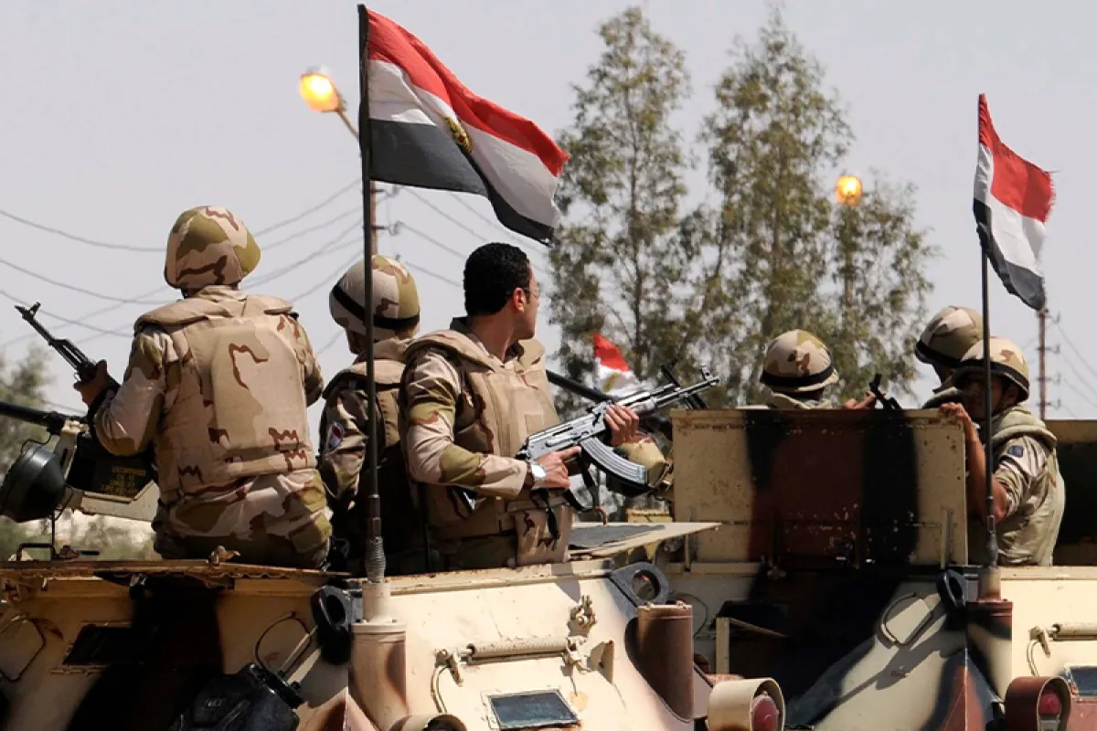 ترسانة أسلحة في قبضة الجيش المصري.. إحباط مخطط خطير على الحدود الجنوبية
