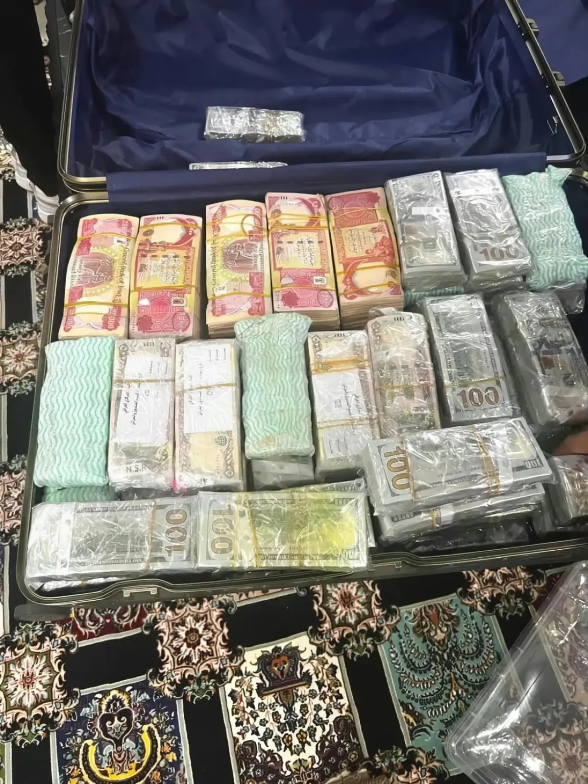 العراق.. ضبط نحو 7 ملايين دولار وسبائك بمنزل وكيل وزير الكهرباء السابق