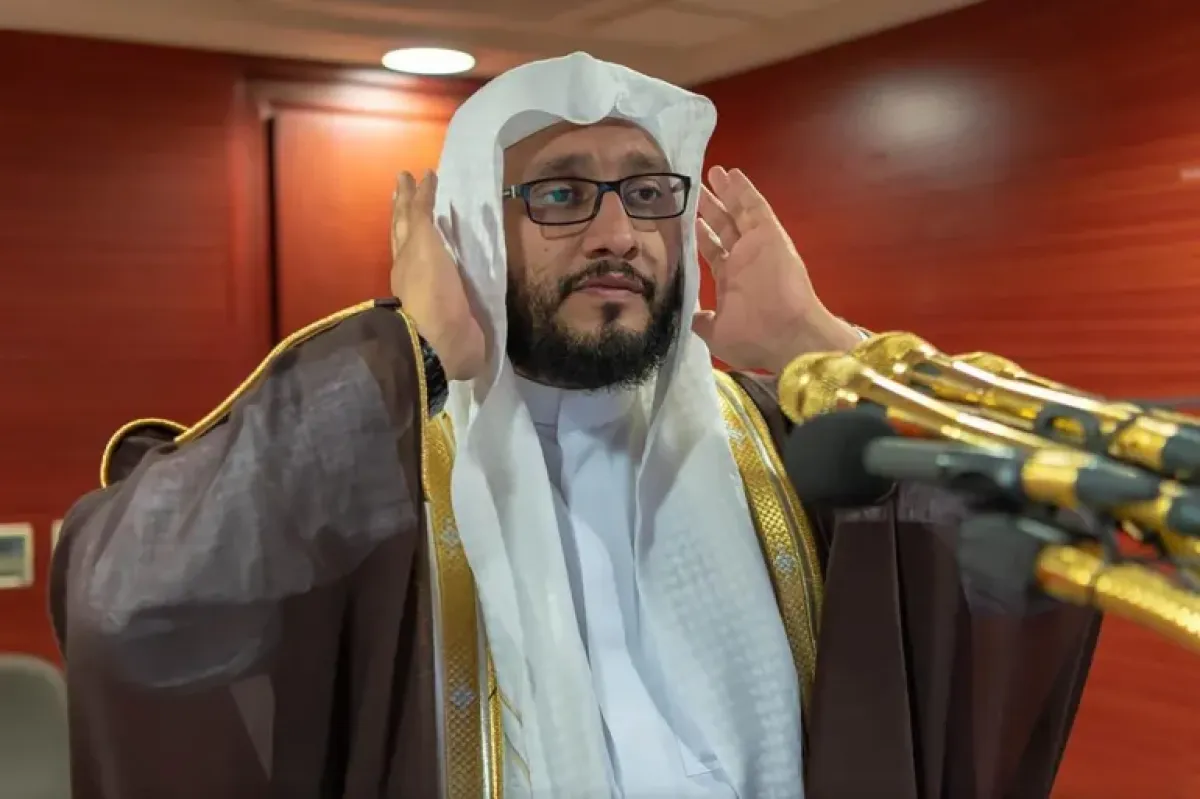 ارتبط صوته بأذان الفجر.. وفاة مؤذن المسجد الحرام الشيخ إبراهيم المدني