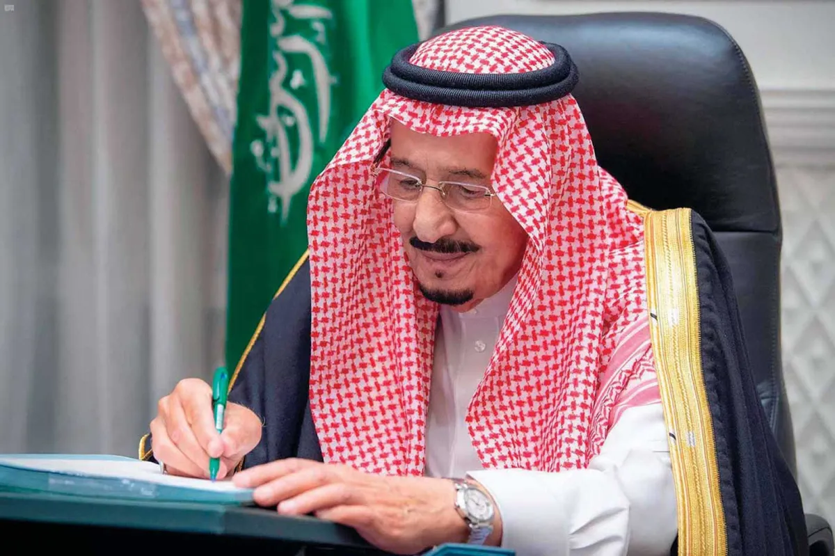 العاهل السعودي يثمن جهود القوات العسكرية ويجدد التنديد باستهداف الحوثيين لمكة المكرمة