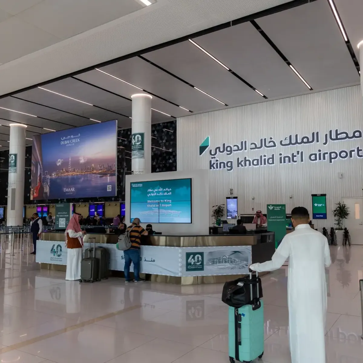 أمريكا وبريطانيا ودول أوروبية تحذر رعاياها من مطار الملك خالد