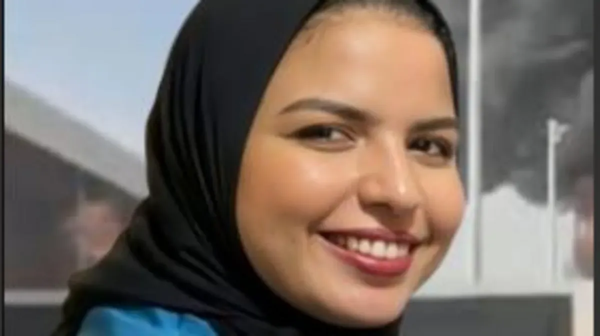 والد مضيفة الطيران المصرية ينهار على الهواء.. ستدفن بجوار أمها وجدتها
